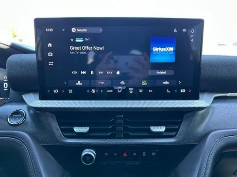 Used 2025 Ford Explorer Platinum AWD/4WD image 17
