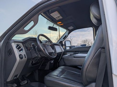 Used 2016 Ford F250 Lariat w/ Lariat Interior Package image 9