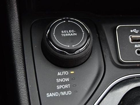 Used 2023 Jeep Cherokee Altitude Lux image 16