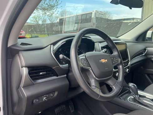 Used 2018 Chevrolet Traverse LT image 11