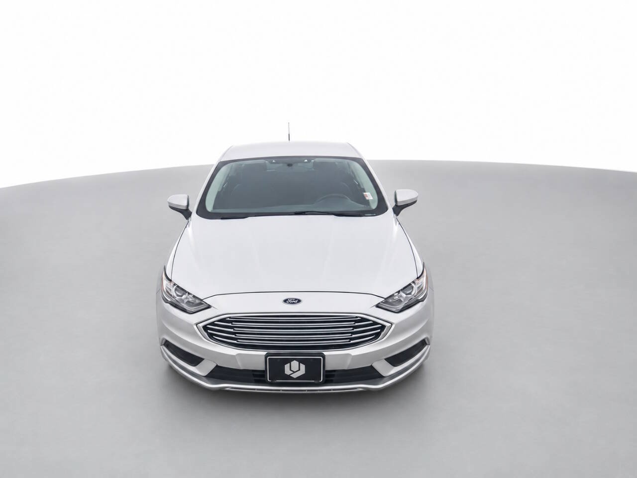 Used 2018 Ford Fusion SE w/ Fusion SE Technology Package FWD image 2