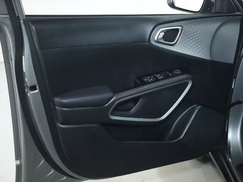 Used 2023 Kia Soul LX w/ LX Technology Package image 21