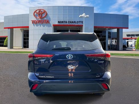 Used 2023 Toyota Highlander XLE FWD image 5