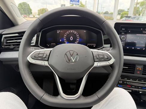 New 2025 Volkswagen Jetta SE image 10