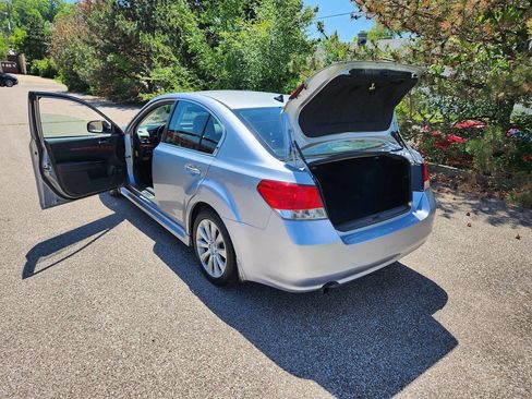 Used 2013 Subaru Legacy 2.5i Limited w/ Popular Pkg 2 AWD/4WD image 10