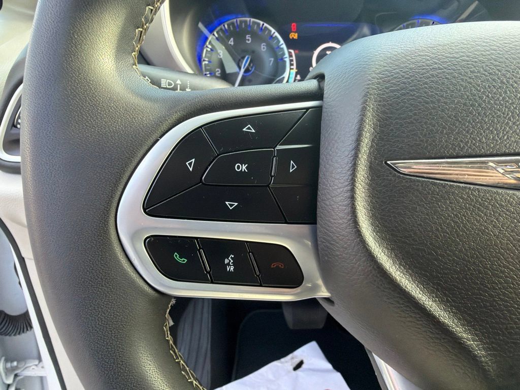 Used 2022 Chrysler Pacifica Touring-L FWD image 22