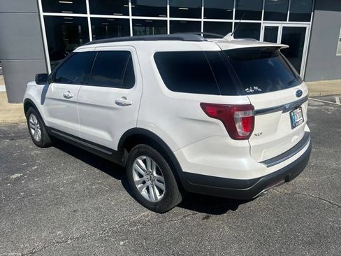 Used 2018 Ford Explorer XLT w/ Equipment Group 202A AWD/4WD image 15