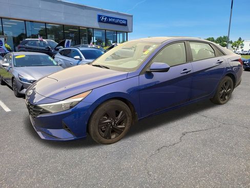 Certified 2023 Hyundai Elantra SEL FWD image 9