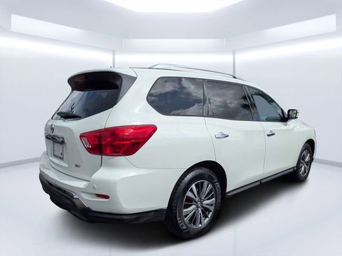 Used 2018 Nissan Pathfinder SV FWD image 3