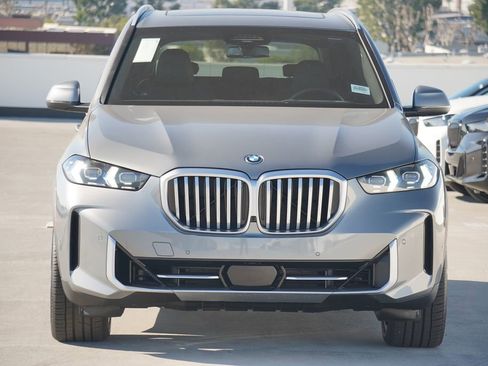 New 2026 BMW X5 xDrive50e image 2