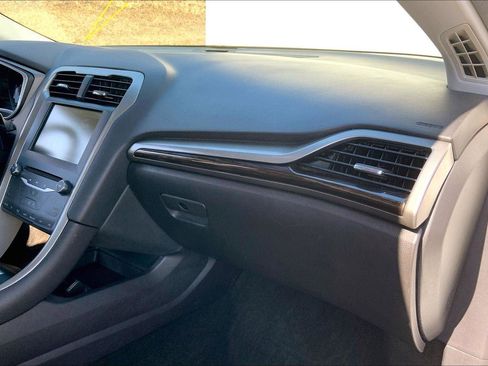 Used 2015 Ford Fusion SE w/ Equipment Group 202A image 14