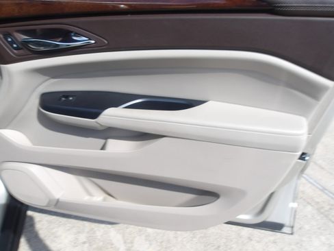 Used 2013 Cadillac SRX Luxury w/ Driver Awareness Package image 9