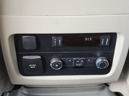 Used 2016 Lincoln Navigator Select RWD image 35