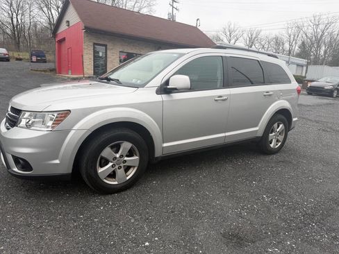 Used 2011 Dodge Journey Mainstreet w/ Flexible Seating Group image 8