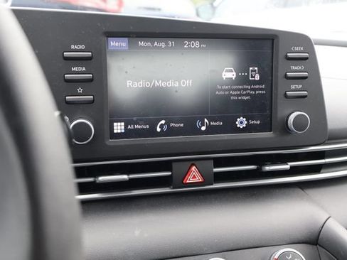 Used 2024 Hyundai Elantra SE FWD image 11