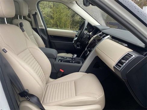 Used 2021 Land Rover Discovery S image 35