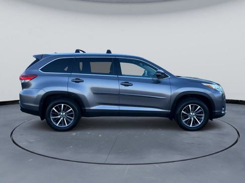 Used 2019 Toyota Highlander XLE FWD image 7