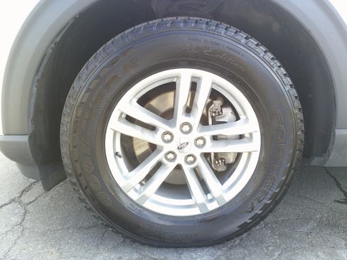 Used 2021 Ford Explorer XLT w/ Equipment Group 202A AWD/4WD image 13