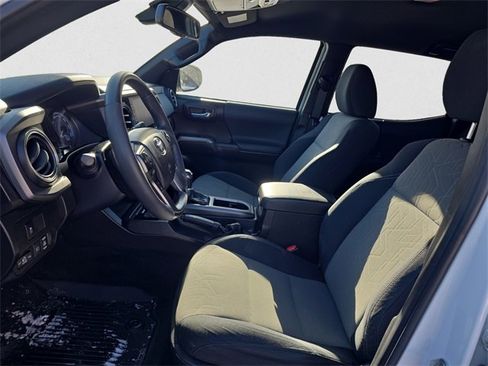 Used 2021 Toyota Tacoma TRD Sport w/ Technology Package image 9