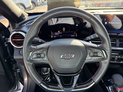 Used 2024 Chevrolet Trax RS w/ Sunroof Package image 14