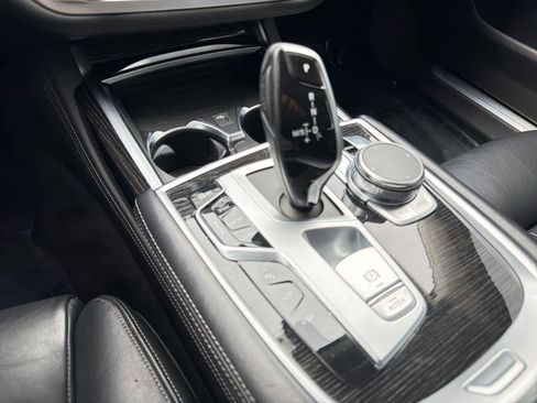 Used 2020 BMW 740i w/ Premium Package RWD image 18