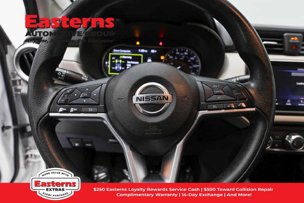 Used 2022 Nissan Versa SV FWD image 11