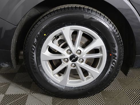 Used 2024 Kia Carnival LX image 16