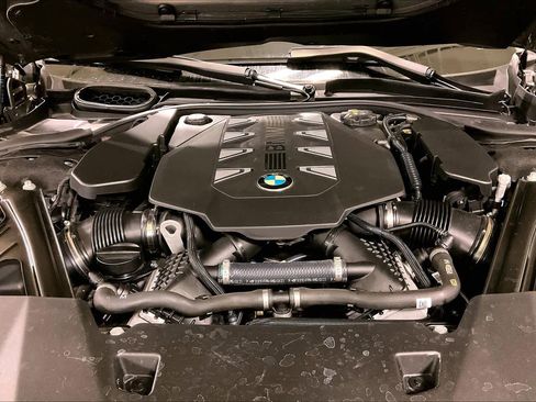 Used 2023 BMW 760i xDrive image 29