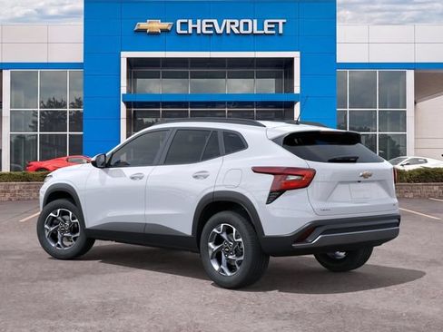 New 2026 Chevrolet Trax LT w/ LT Convenience Package FWD image 3