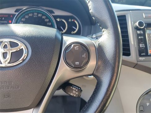 Used 2013 Toyota Venza XLE image 19