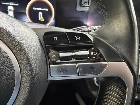 Used 2023 Hyundai Elantra Limited FWD image 16