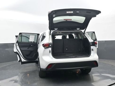 Used 2022 Toyota Highlander XLE image 36