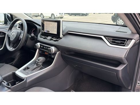 Used 2025 Toyota RAV4 XLE AWD/4WD image 41
