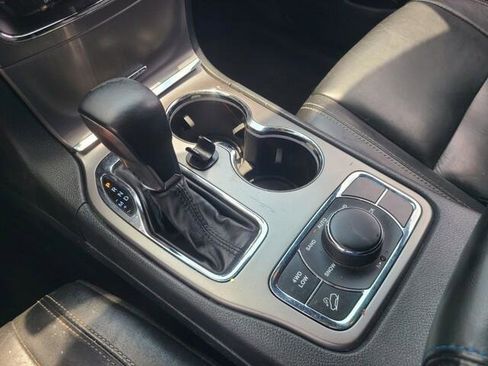 Used 2019 Jeep Grand Cherokee Laredo image 19