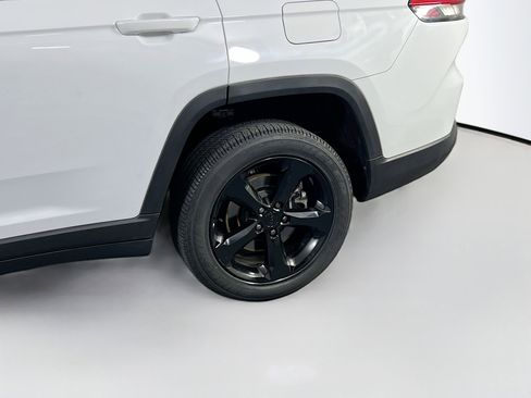 Used 2022 Jeep Grand Cherokee L Laredo image 30