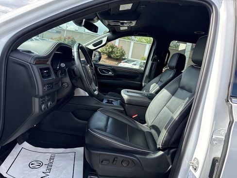Used 2023 Chevrolet Suburban Premier image 16