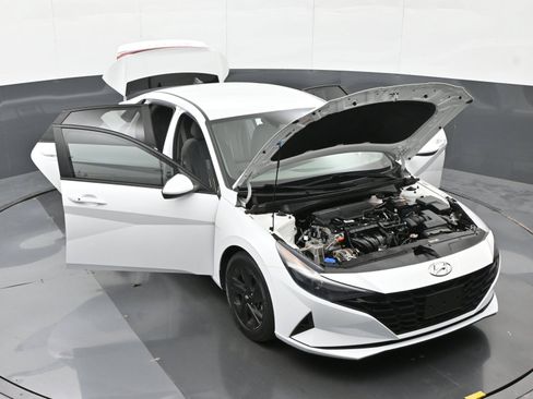Certified 2021 Hyundai Elantra SEL FWD image 44