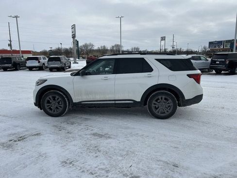 Used 2025 Ford Explorer Active w/ Active Comfort Package image 6