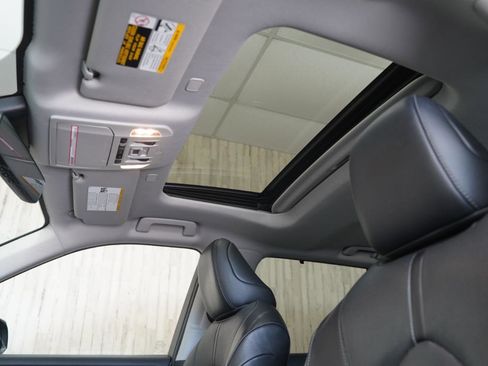 Used 2023 Toyota Highlander Limited image 24