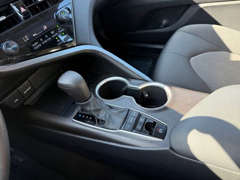 Used 2021 Toyota Camry LE FWD image 13
