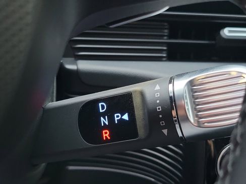 Certified 2025 Hyundai Ioniq 5 SE image 12