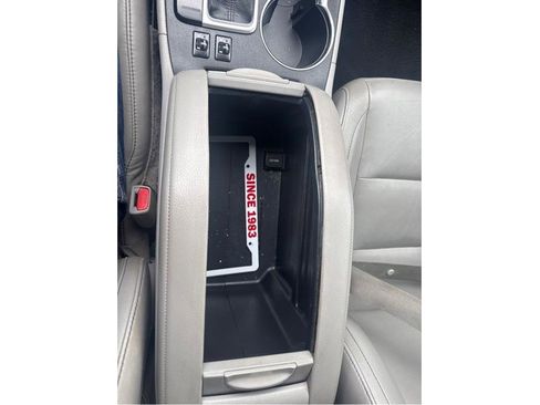 Used 2016 Toyota Highlander XLE FWD image 25