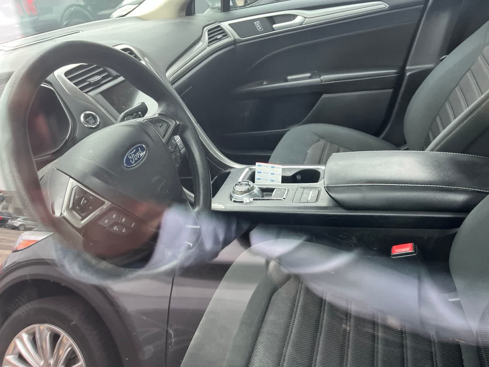 Used 2020 Ford Fusion SE FWD image 25