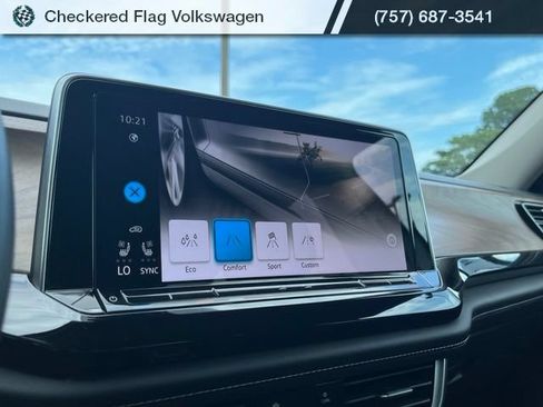 Used 2025 Volkswagen Atlas SE FWD image 40