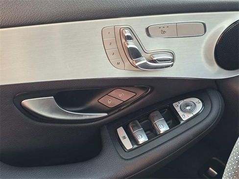 Used 2019 Mercedes-Benz GLC 300 4MATIC image 21