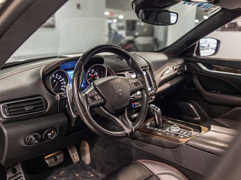 Used 2019 Maserati Levante S GranSport image 21