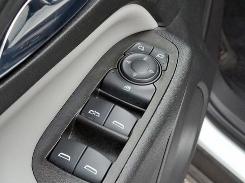 Used 2022 Chevrolet Equinox LS w/ LS Convenience Package image 25