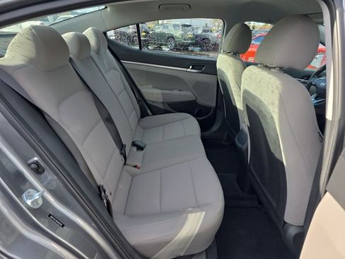 Used 2019 Hyundai Elantra SE image 11