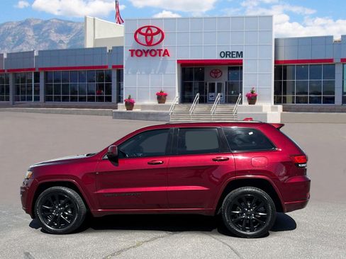 Used 2018 Jeep Grand Cherokee Altitude AWD/4WD image 6