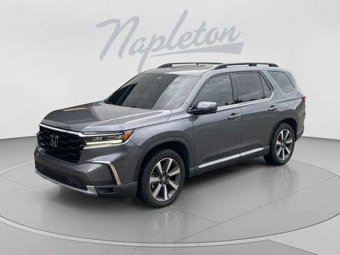 Used 2025 Honda Pilot Touring image 1